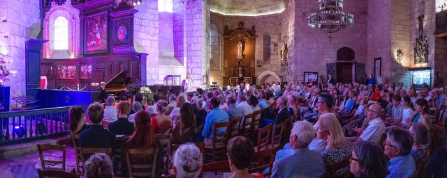 Ambiance d'un concert dans l'église Archives Patrick Darphin Ambiance d'un concert dans l'église Archives Patrick Darphin