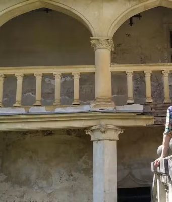 Les châteaux privés font leur pub Christophe Mangé délégué Dordogne de la Demeure historique, dans son château du Salembre