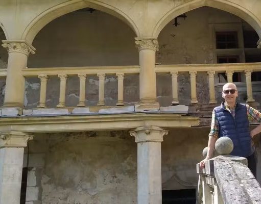 Les châteaux privés font leur pub Christophe Mangé délégué Dordogne de la Demeure historique, dans son château du Salembre