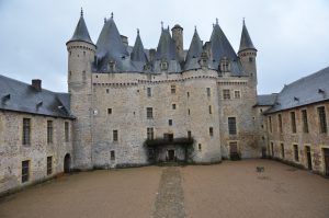 Le château de Jumilhac est une vaste demeure qui se visite et accueille des réceptions