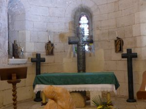 Dans la chapelle les croix de Véro et Didou
