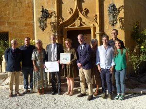 Photo souvenir de la cérémonie des VMF avec les propriétaires de Clérans à droite