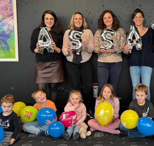 Les mamans du bureau de l'ASSA 24 avec leurs enfants Photo ASSA24 Les mamans du bureau de l'ASSA 24 avec leurs enfants