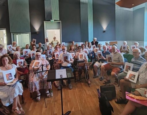 Un requiem original créé en Périgord Une répétition des choeurs pour le Requiem